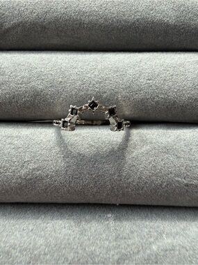 Black and silver arch ring size 6